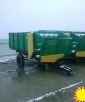 Кормораздатчик тракторный полуприцепной КТП-621 (одноосный, круглозвенная цепь)